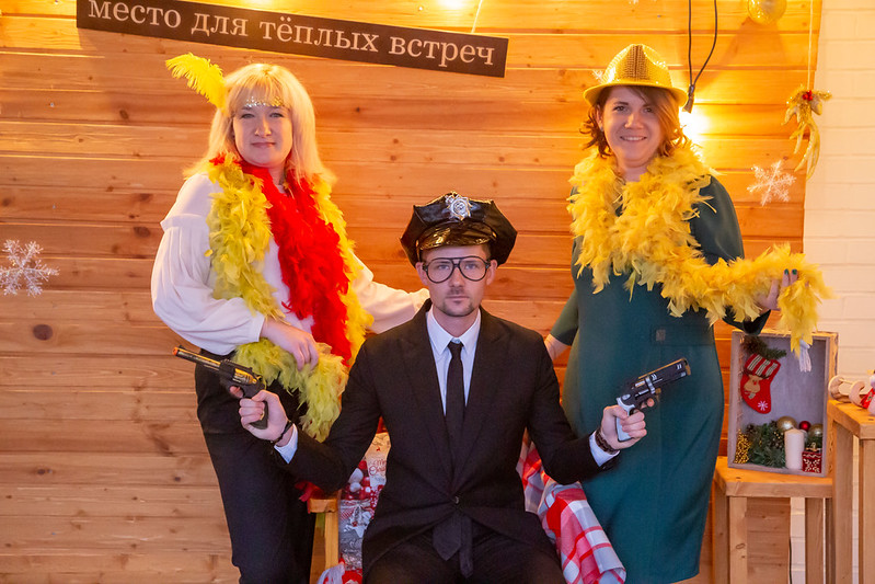 Новогоднее украшение зала для корпоратива в Минске