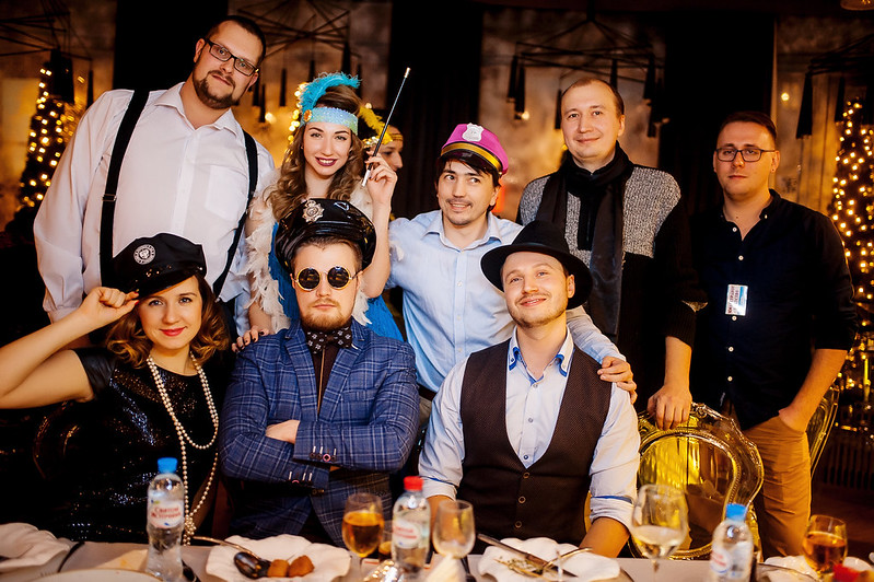 Команда компании празднует Новый год в ресторане Minsk